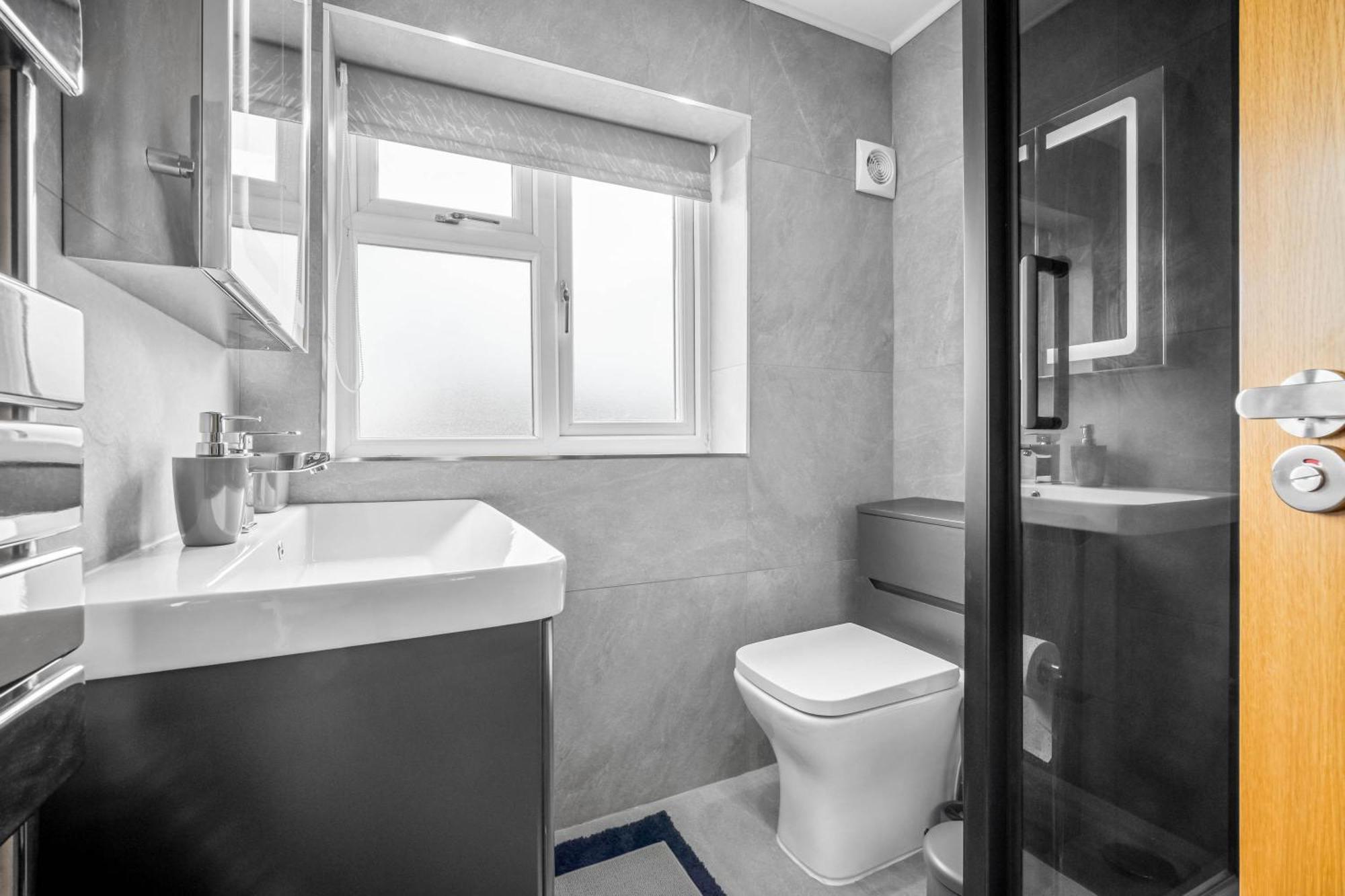 5 Bedroom House Solihull 10 Mins Drive From Bhx & Nec Private Off Road Parking Birmingham Buitenkant foto