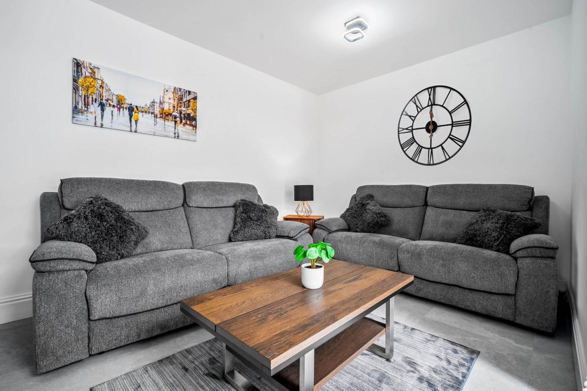 5 Bedroom House Solihull 10 Mins Drive From Bhx & Nec Private Off Road Parking Birmingham Buitenkant foto