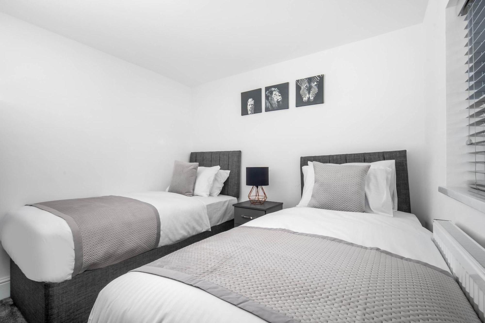 5 Bedroom House Solihull 10 Mins Drive From Bhx & Nec Private Off Road Parking Birmingham Buitenkant foto